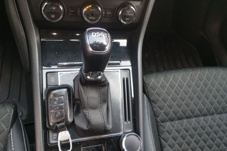 斯柯达 速派 2018款 TSI330 DSG舒适版 国V中控内饰18