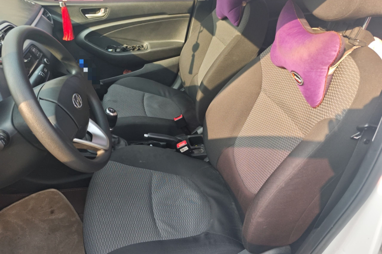 现代 瑞纳 2017款 1.4L 手动焕彩版 国V中控内饰19