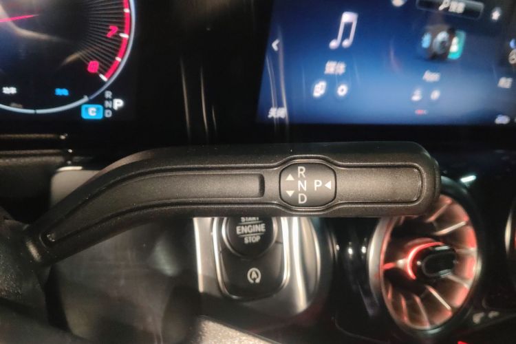 奔驰GLB 2024款 GLB 220 动感型中控内饰18