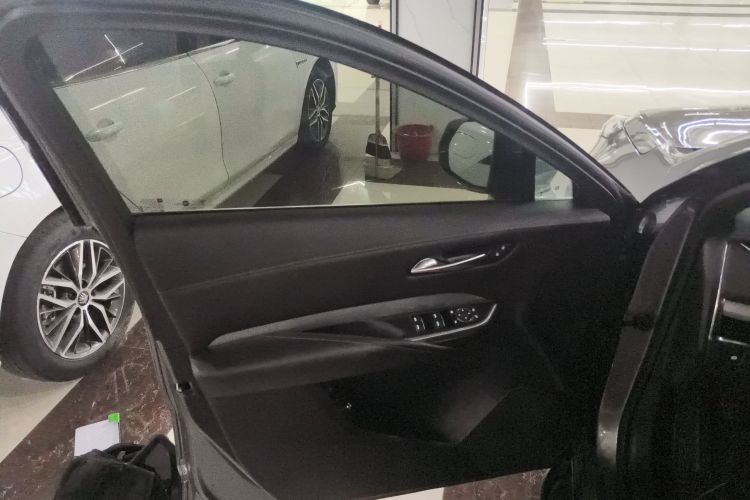 凯迪拉克XT4 2018款 28T 两驱领先型中控内饰7007