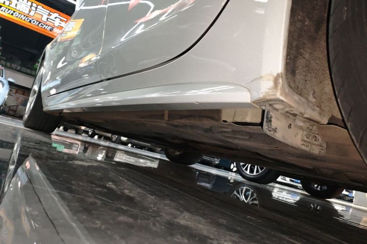 捷豹XF 2016款 XF 2.0T 两驱R-Sport运动版局部细节9002