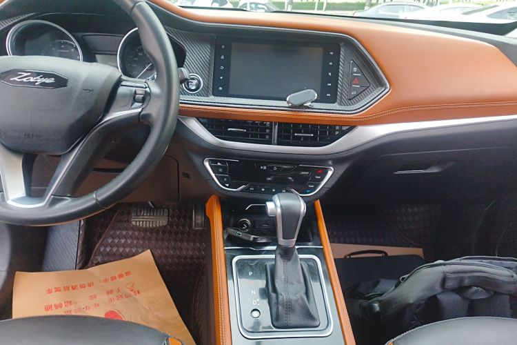 众泰T300 2017款 1.5T CVT尊享型中控内饰16
