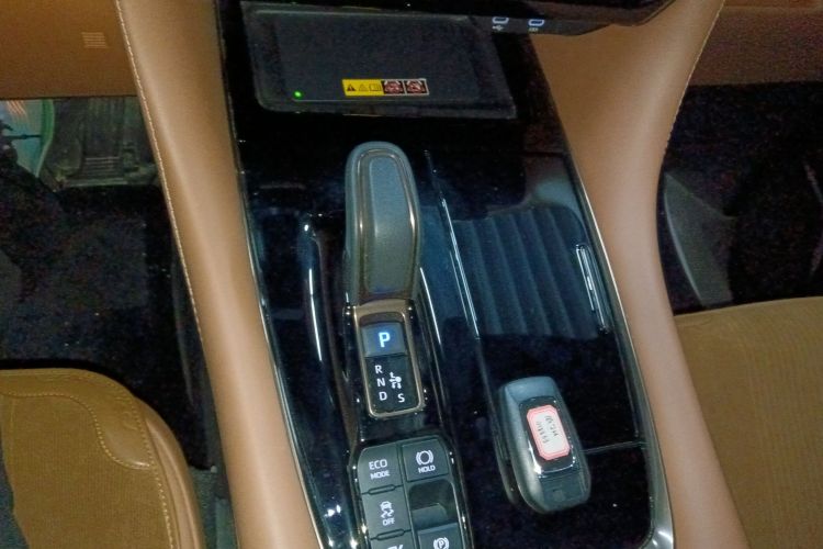 丰田 威尔法 2024款 皇冠 双擎 2.5L 至尊版中控内饰18