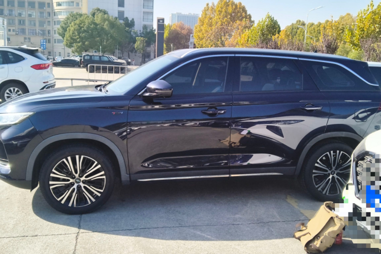 长安欧尚X7 2020款 1.5T 自动尊享型车身外观4