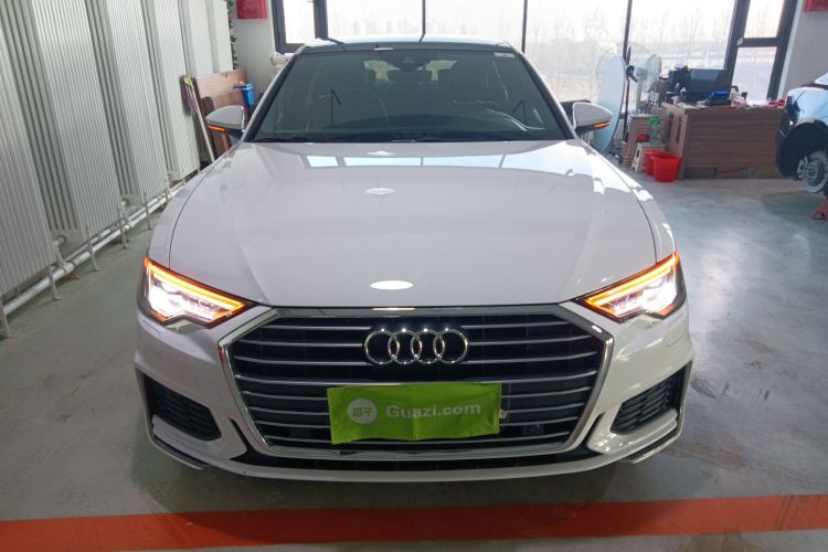 奥迪A6L 2019款 40 TFSI 豪华动感型车身外观2