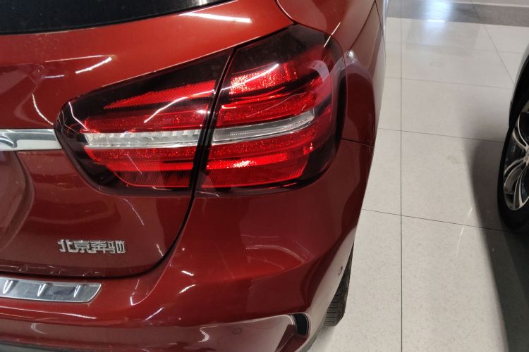 奔驰GLA 2019款 GLA 200 时尚型车身外观9