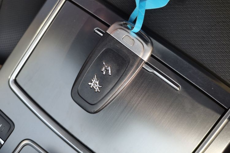 红旗H5 2022款 经典款 1.8T 自动智联旗领版中控内饰11