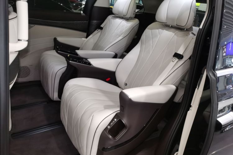 腾势D9 2024款 EV 620 尊享型中控内饰21