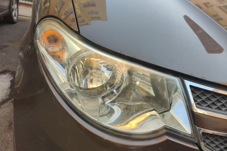 五菱汽车 五菱宏光 2016款 1.5L 改款S舒适型车身外观8