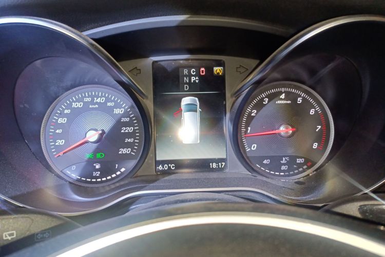 奔驰V级 2018款 V 260 L 尊贵加长版 国VI中控内饰14