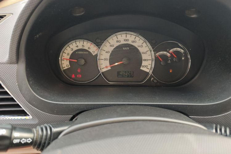 五菱汽车 五菱宏光 2013款 1.2L S舒适型国IV中控内饰14