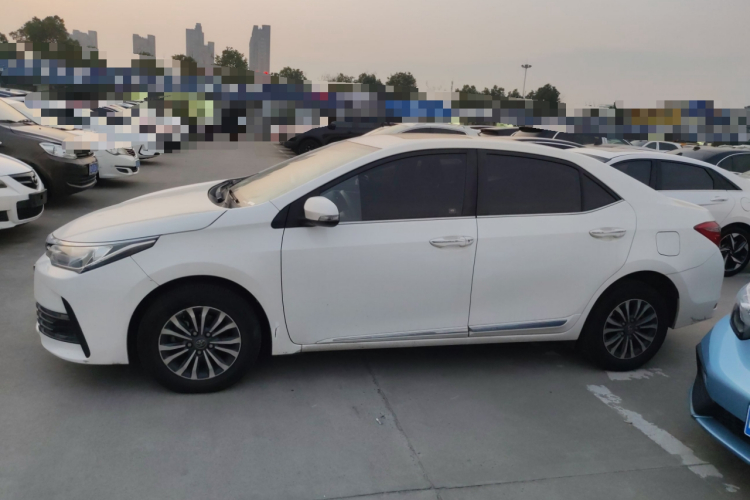 丰田 卡罗拉 2017款 改款 1.2T S-CVT GL-i车身外观4