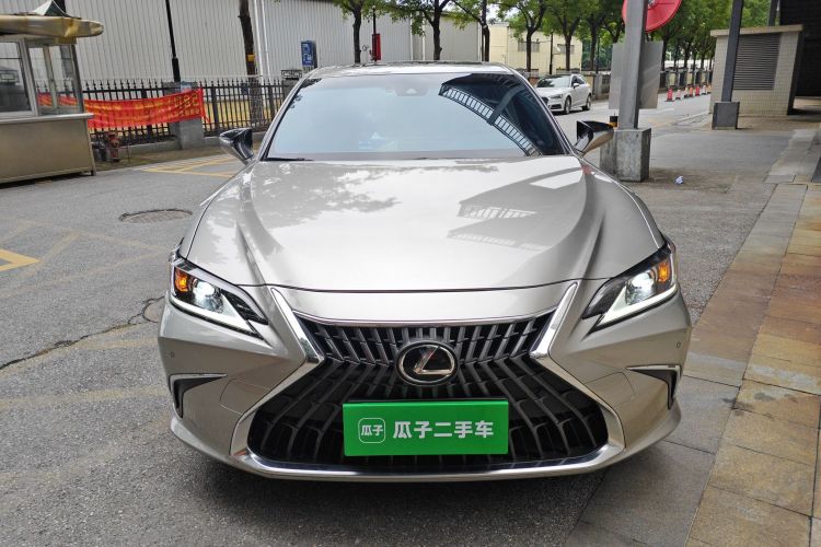 雷克萨斯ES 2023款 200 卓越版车身外观2