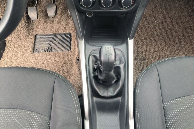 标致301 2018款 1.6L 手动舒适版中控内饰18