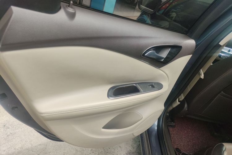 别克 威朗 2015款 三厢 15S 自动领先型中控内饰7008