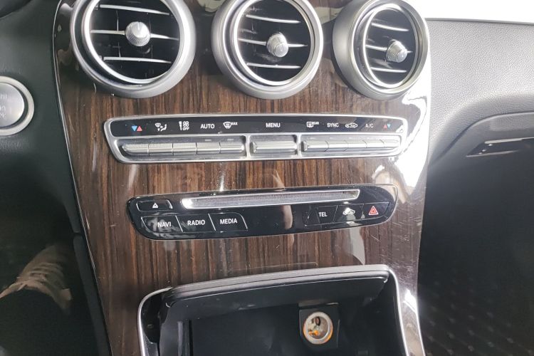 奔驰GLC 2018款 改款 GLC 260 4MATIC 动感型中控内饰16