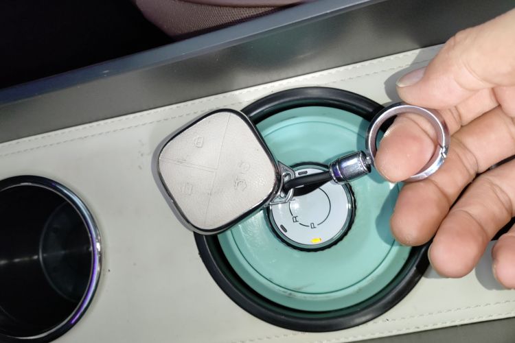 五菱汽车 五菱缤果 2023款 333km 灵犀互联+款中控内饰7001