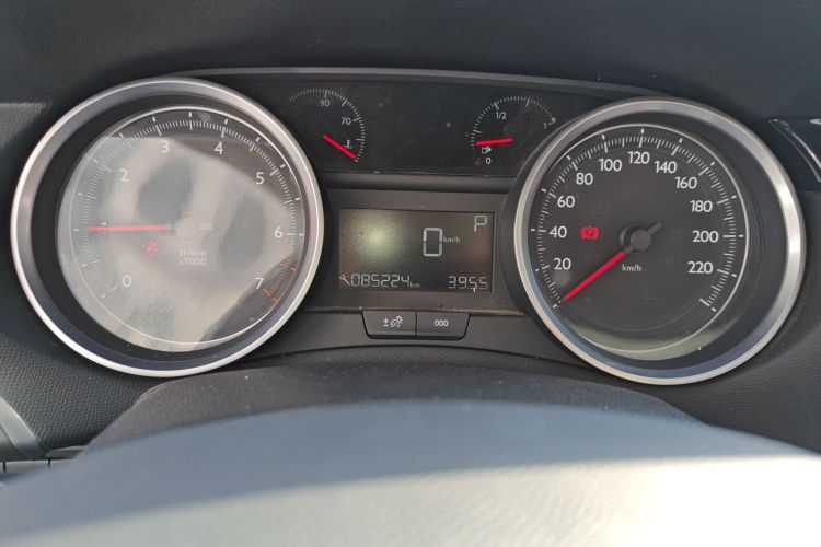 标致408 2015款 1.2T 自动豪华版中控内饰14