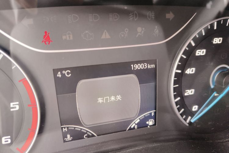 江铃福顺 2023款 2.0T 手动短轴中顶商运型多功能乘用车5座中控内饰15