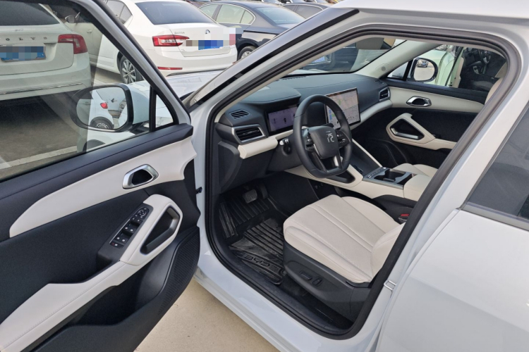 比亚迪 元UP 2025款 智驾版 401KM 领先型中控内饰20