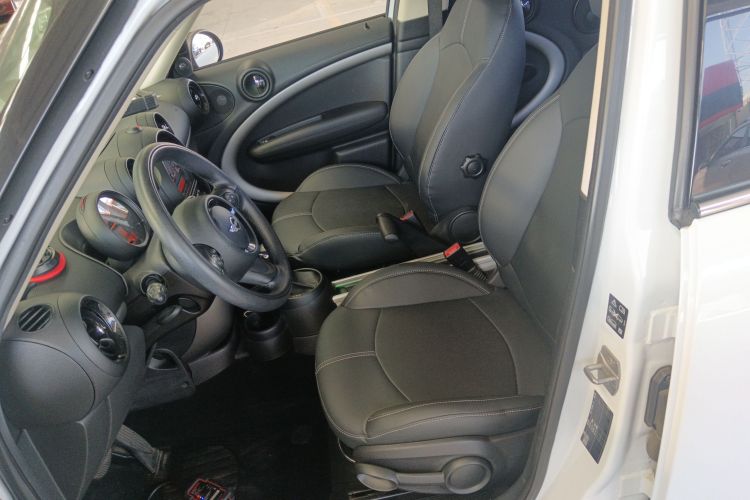 MINI Countryman 2016款 1.6T COOPER ALL4 Fun装备控中控内饰19