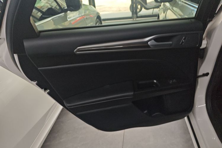 福特 蒙迪欧 2017款 改款 EcoBoost 180 时尚型中控内饰7008