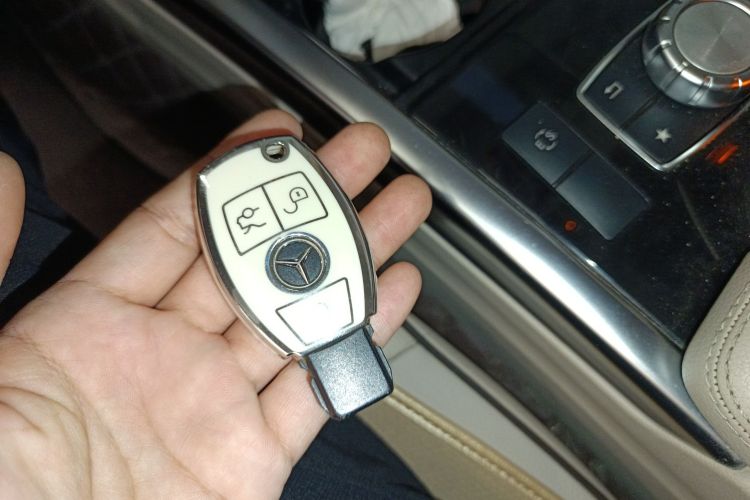 奔驰E级 2015款 E 200 L 运动型中控内饰11