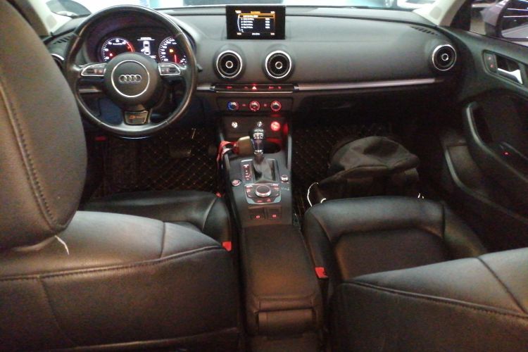 奥迪A3 2015款 Limousine 35 TFSI 百万纪念智领型中控内饰12