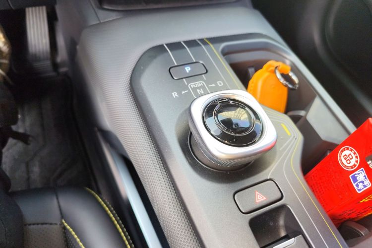 丰田bZ5 2025款 550 PRO智行版中控内饰18