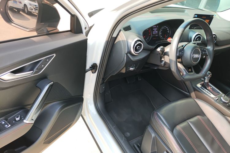 奥迪Q2L 2022款 35 TFSI 进取动感型中控内饰7003