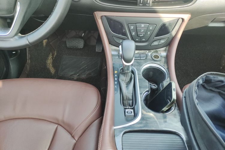 别克 昂科威 2015款 20T 两驱精英型中控内饰18