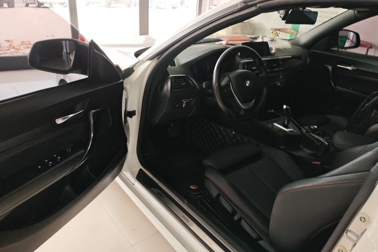 宝马2系(进口) 2018款 220i 敞篷轿跑车 运动设计套装中控内饰20