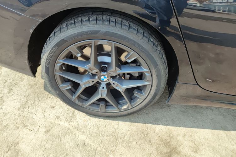 宝马3系 2025款 330Li M运动曜夜套装车身外观6008