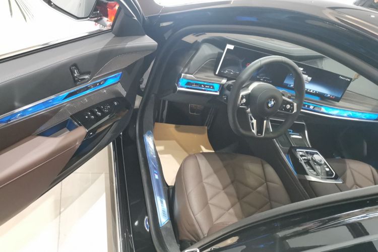 宝马7系 2023款 735Li M运动套装中控内饰7003