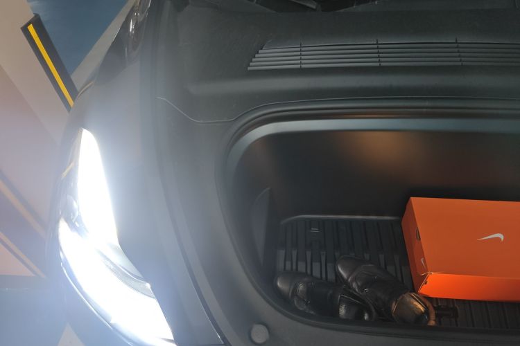 特斯拉 Model Y 2024款 后轮驱动版局部细节9006