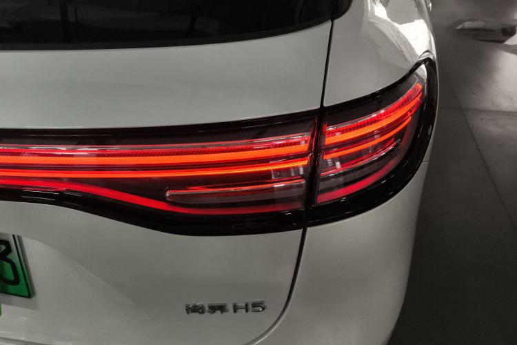 鸿蒙智行 尚界H5 2025款 增程 Max车身外观6006