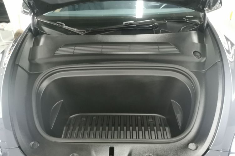 特斯拉 Model Y 2021款 长续航全轮驱动版机舱底盘24