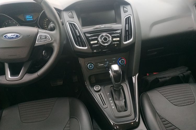 福特 福克斯 2018款 三厢经典 1.6L 自动风尚型智行版局部细节16