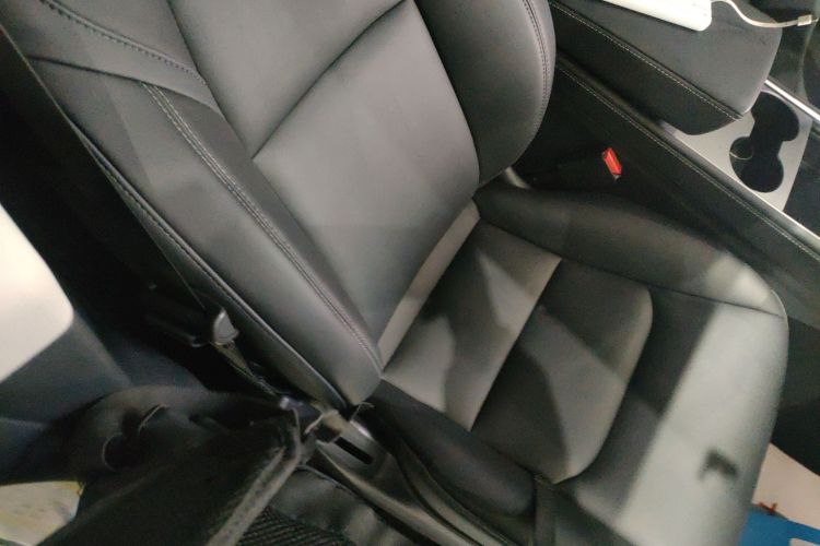 特斯拉 Model Y 2022款 后轮驱动版局部细节41