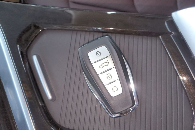 吉利汽车 嘉际新能源 2022款 1.5TD PHEV 白金舒适型中控内饰7001