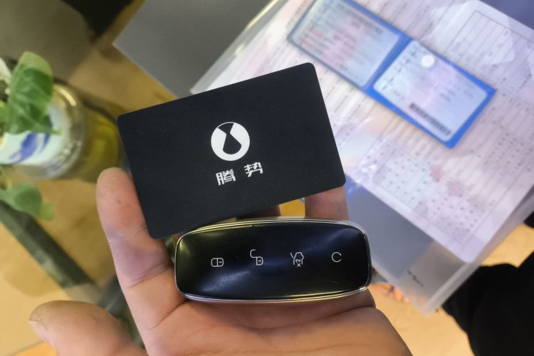 腾势D9 2022款 DM-i 1040 尊贵型中控内饰11