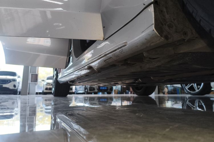 奔驰C级 2018款 C 200 运动版局部细节9001