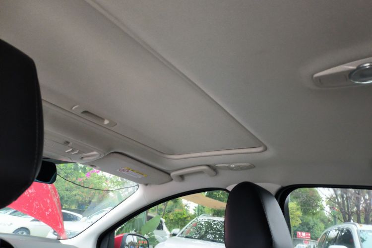 福特 福克斯 2015款 两厢 1.6L 自动风尚型局部细节22