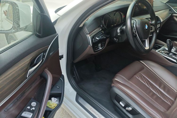 宝马5系 2018款 改款  530Li xDrive 豪华套装中控内饰20