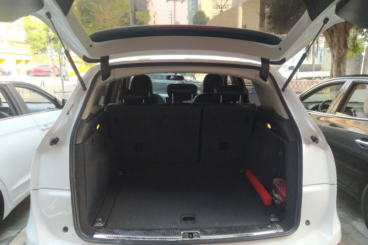 奥迪Q5 2013款 40 TFSI 进取型机舱底盘23