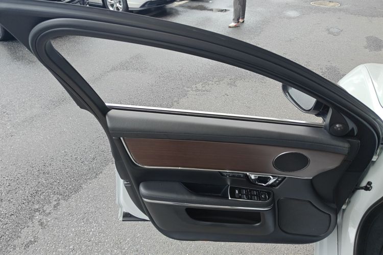 捷豹XJ 2016款 XJL 3.0 SC 两驱典雅商务版中控内饰7007