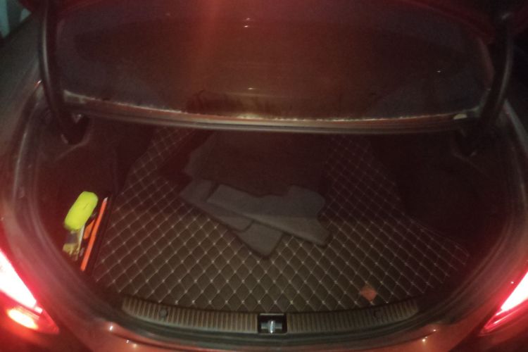 奔驰C级 2019款 改款 C 260 L 运动版局部细节23