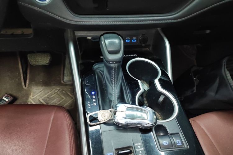 丰田 皇冠陆放 2021款 2.5L HEV四驱精英版局部细节18