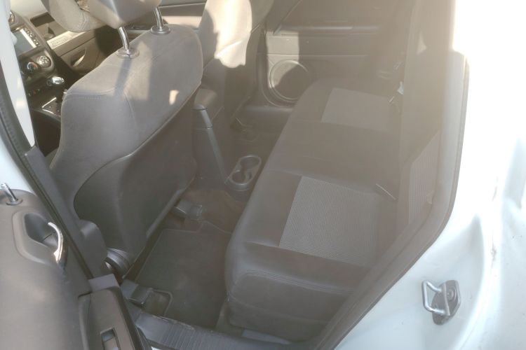 Jeep 指南者(进口) 2015款 2.0L 两驱运动版中控内饰7004