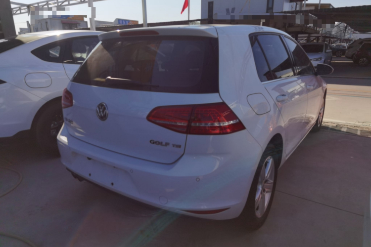 大众 高尔夫 2016款 230TSI 自动舒适型车身外观7